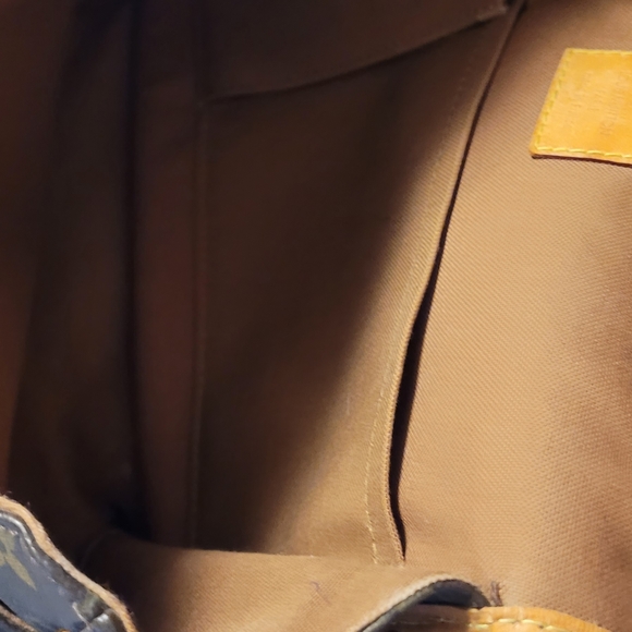 Authentic Louis Vuitton Crossbody Messenger Bag (Bosphore) - Picture 8 of 12